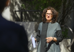 Bieriņu apkaimes attīstības biedrības pārstāve