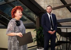 Labklājības departamenta direktore saka uzrunu