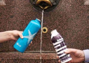 Brīvkrāns un ūdens pudeles