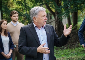 Cilvēki darba sanāksmē