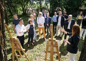 Cilvēki darba sanāksmē