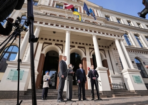 Rīgas domes vadība tiekas ar Ukrainas vēstnieku