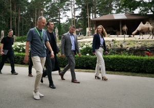 Rīgas domes vadība apmeklē Zooloģisko dārzu