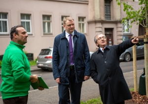 Rīgas domes priekšsēdētāja vietnieks Edvards Smiltēns, Itālijas vēstnieks Latvijā Stefano Taljāni de Markjo un itāļu uzņēmuma “Verde s.r.l” īpašnieks Alessandro Verde. 