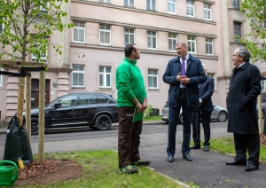 Rīgas domes priekšsēdētāja vietnieks Edvards Smiltēns, Itālijas vēstnieks Latvijā Stefano Taljāni de Markjo un itāļu uzņēmuma “Verde s.r.l” īpašnieks Alessandro Verde. 