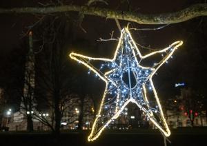 Ziemassvētku apgaismojums pilsētā