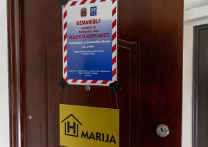 Uzraksts, kas aizliedz ekspluatēt telpas