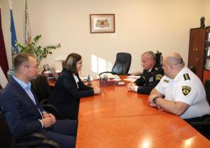 Rīgas domes priekšsēdētāja vietniece Linda Ozola tiekas ar Rīgas pašvaldības policijas priekšnieku Juri Lūkasu 