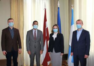 ASV vēstniecība Latvijā dalās pieredzē ar Rīgas domi korupcijas novēršanas jautājumos