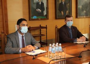 ASV vēstniecība Latvijā dalās pieredzē ar Rīgas domi korupcijas novēršanas jautājumos