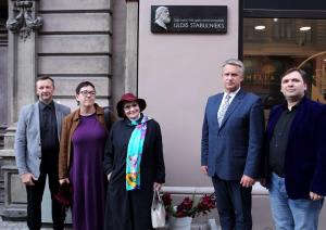 Rīgā atklāj komponista Ulda Stabulnieka piemiņai veltītu plāksni 