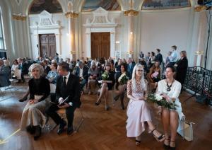 Pasniedz balvas “Zelta pildspalva” un “Zelta stipendija”  