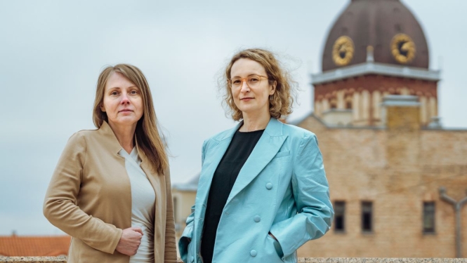 Pilsētas galvenā ainavu arhitekte Indra Purs un galvenā dizainere Evelīna Ozola