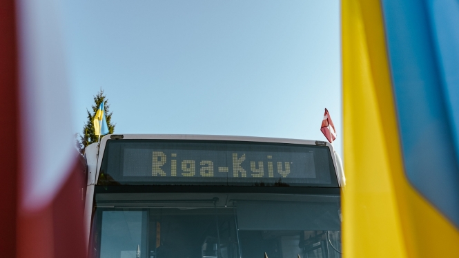 autobuss ar Ukrainas karogu
