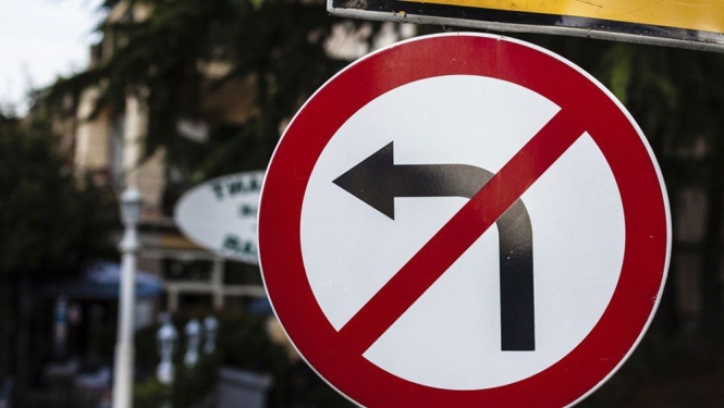 Ceļa zīme - aizliegts kreisais pagrieziens