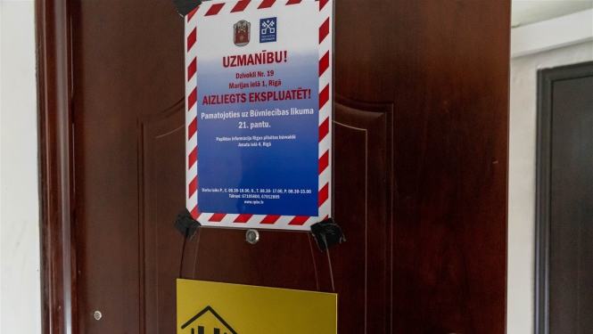 Uzraksts, kas aizliedz ekspluatēt telpas