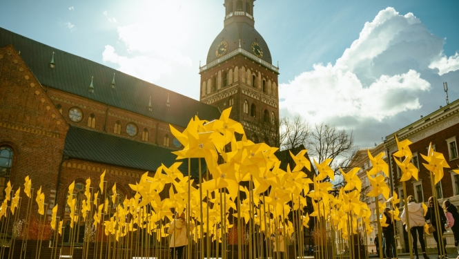 Doma laukums ar lieldienu noformējumu