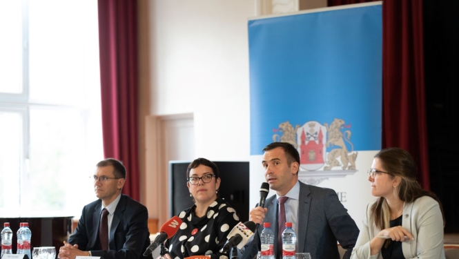 Preses konference par skolu gatavību