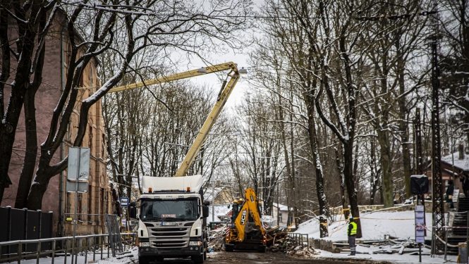 Pašvaldība nodrošina sprādzienā cietušās ēkas Melnsila sakopšanu un iedzīvotāju mantu iznešanu