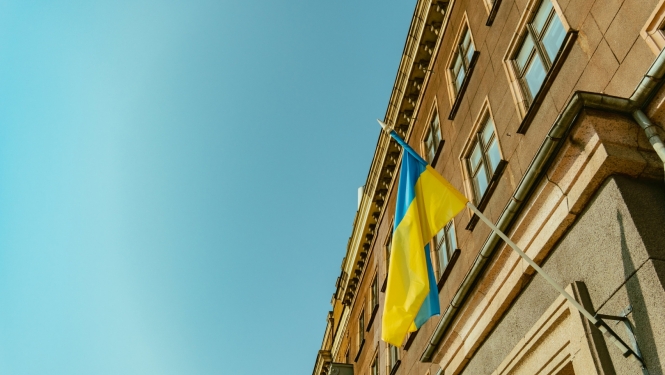 Ukrainas karogs pie sienas