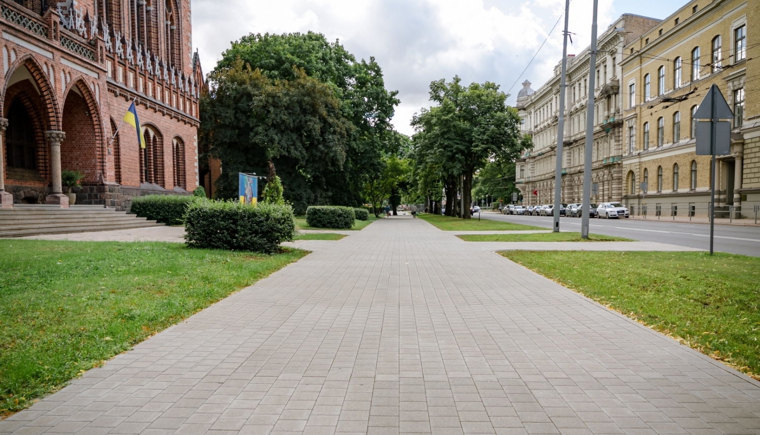 Celiņš pie Mākslas akadēmijas