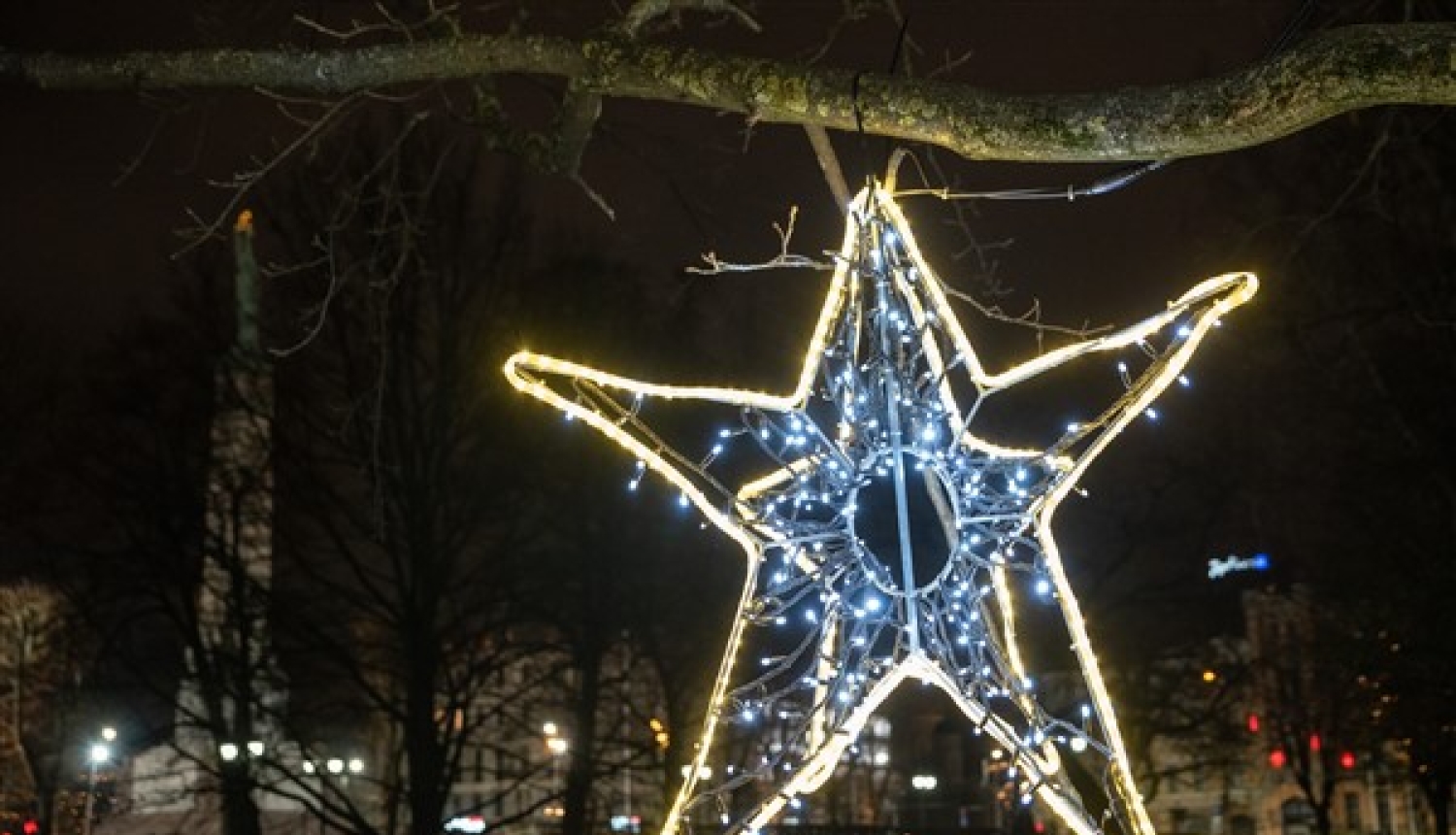 Ziemassvētku apgaismojums pilsētā