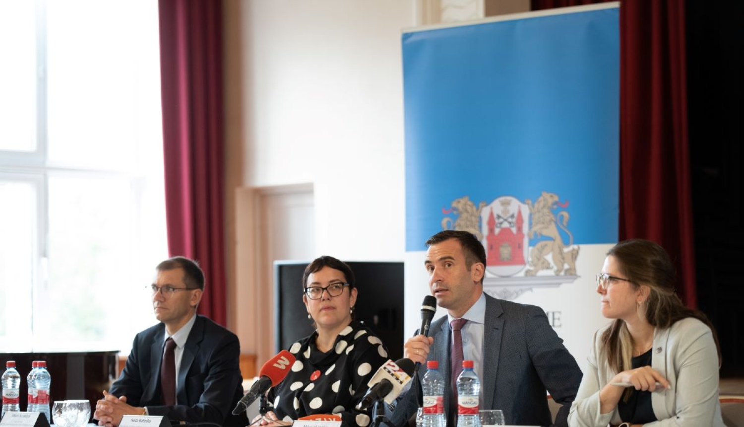 Preses konference par skolu gatavību