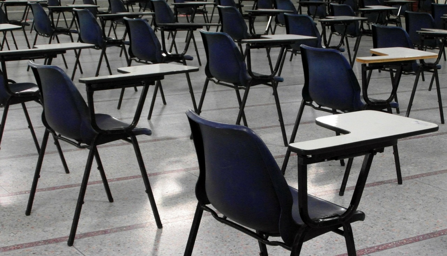 Zale ar tukšiem krēsliem